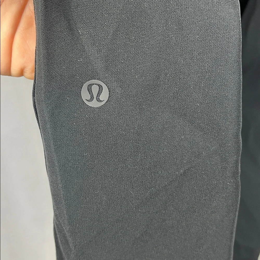 Lululemon On The Fly Jogger‎ in Black.